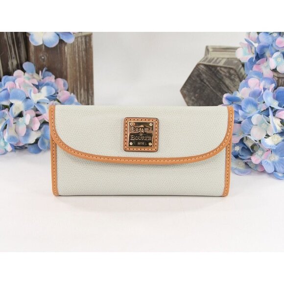 Dooney & Bourke Claremont Ice Blue and Natural Leather Trifold Wallet NWT - Picture 1 of 5